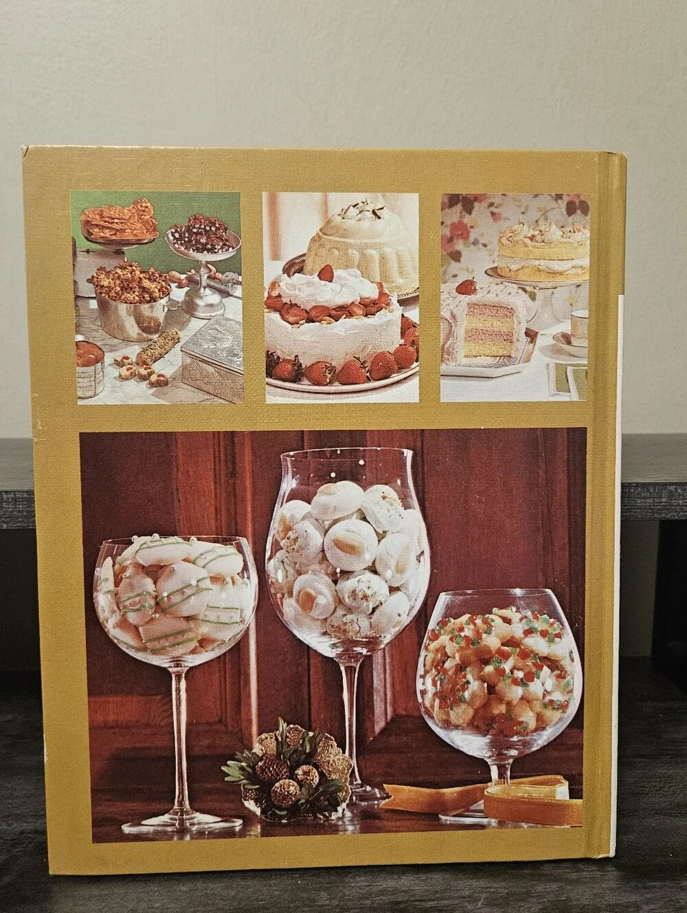 Lot of 2 Vintage 1972 Family Circle Cookbooks Vol 4 Cake Candy